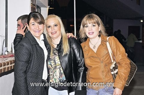 Mónica, Gera y Érika.  Beto Bustos, Mariana Samaniego, Cynthia de Borbolla y José Antonio Borbolla.