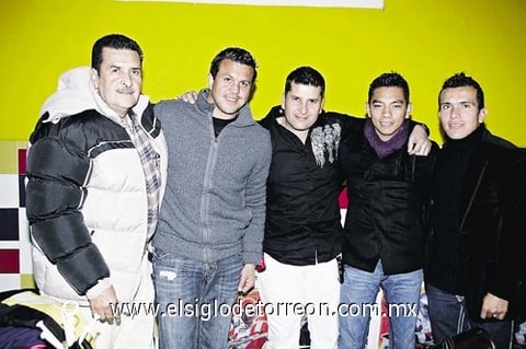 Andrés Huerta, Miguel Becerra, Alex Huerta, Christian Mijares y Chato Rodríguez, asistieron al festejo en compañía de sus familias.
