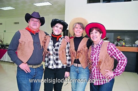 Salvador, Corina, Silvia y Lupita.