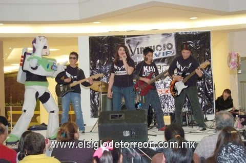 16022011 y jóvenes estudiantes de la academia Virtuoso ofrecieron un concierto con motivo del Día de San Valentín.