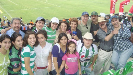 JOAQUÍN, Joaquín Jr., Carmen Olivia, Cecy, Carmen, Humberto, Agustín, Mario, Gaby, Gabita, Sara, Paulina, Sofy, Laura, Marion y Daniel, en el TSM.