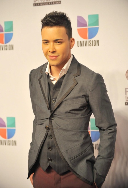 Un ganador de la noche fue Prince Royce, quien contó que cuando vio Premio Lo Nuestro el año pasado por televisión, jamás imaginó que en 2011 ganaría como Solista del Año/Revelación, y Canción del Año, por la versión bachata de 'Stand By Me'.