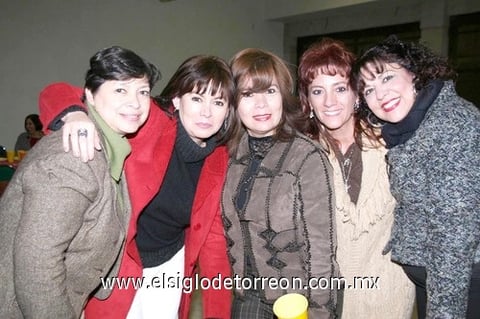 18022011  García con sus amigas Maye, Biri, Tere y Lulú.