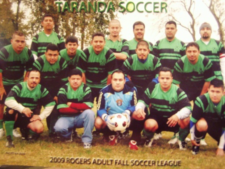 Equipo Taranda Soccer Campeón 2010 en la liga de Rogers Arkansas con el uniforme del santos chafota pero al fin de los guerreros, saludos a Gómez Palacio Dgo Col. Mayagoitia, el bola.