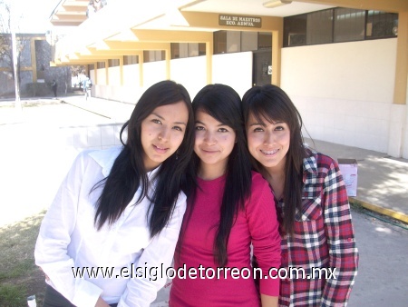 LAURA, Ivonne y Vicky.