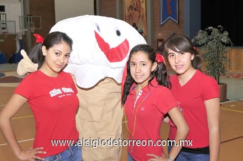 24022011  Vázquez, Liz Carrillo y Blanca Ramírez.