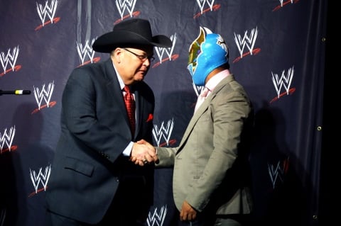 El ahora conocido como Sin Cara, se convertirá en una de la nuevas estrellas de esta empresa de lucha libre, la cual lo catapultará a nivel mundial en las diversas giras que realiza esta empresa, ya sea en RAW o en Smackdown.