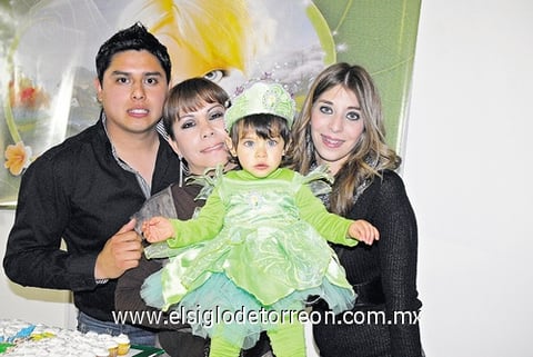 27022011 Acevedo, Vicky de Acevedo y Linda Acevedo junto a la pequeña Mía Acevedo, quien fue festejada.
