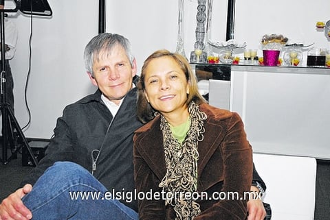 27022011 Valdez y Claudia de Valdez.