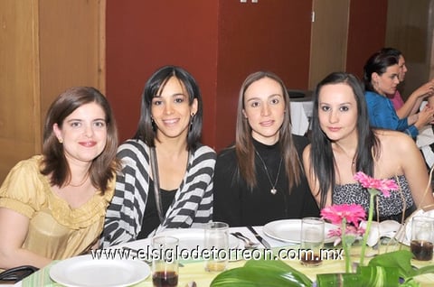 Érika, Ale, Mónica y Vero.