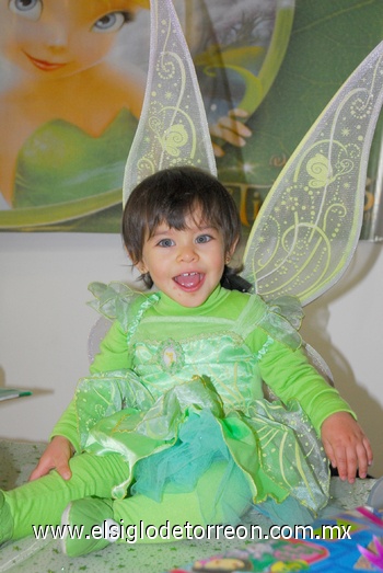 Mía Acevedo lució como Campanita en su cumpleaños.