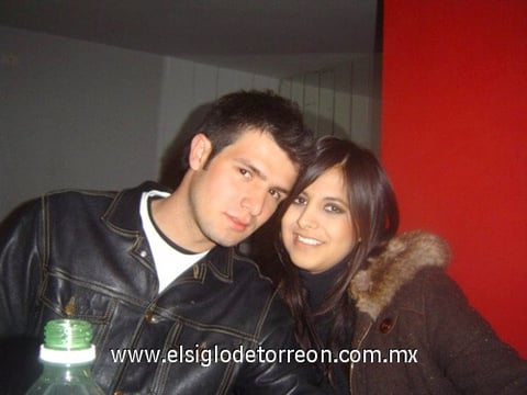 27022011 pareja hacen Ger y Krizz quienes llevan ya varios meses juntos.