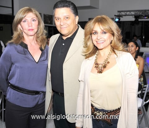 01032011  Casale, Rogelio Ramos y Lucía de Ramos.