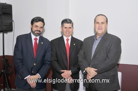 01032011  del ámbito empresarial se dieron cita.
