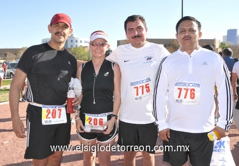 01032011  Cossío, Menina Graham, Miguel Calleros y César Venegas.