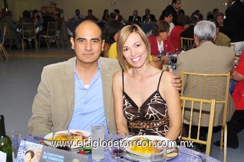 03032011  Pérez y Perlita Lee, Omar Gutiérrez y Lupita de Gutiérrez, Antonio Lee y Karen de Lee, Raúl Tamaro y Lupita de Tamaro.