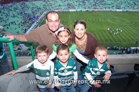 03032011 , Isabella, Selina, José Pablo, José Andrés y José Martín.