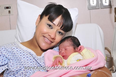 06032011  Sánchez Fernández junto a su mamá Norma Victoria Fernández.