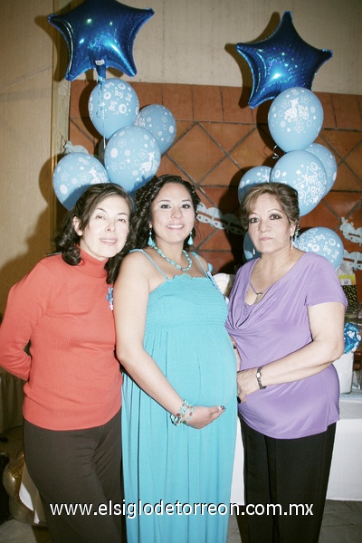 06032011 de González y Sylvia Garza de Ybarra organizaron la fiesta de canastilla de Mariana de Ybarra.
