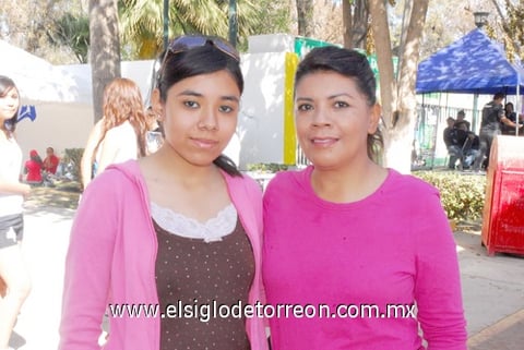 08032011 Sofy Moreno y Martha de Moreno.