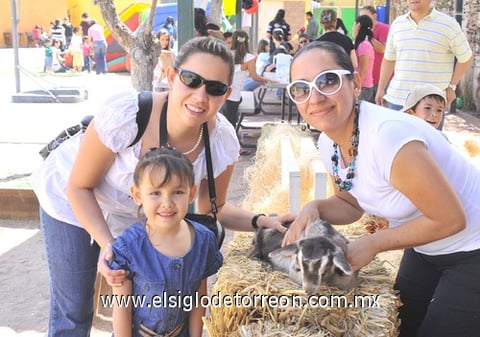 09032011  Fernández, Sofía Gámez y Verónica Sánchez.