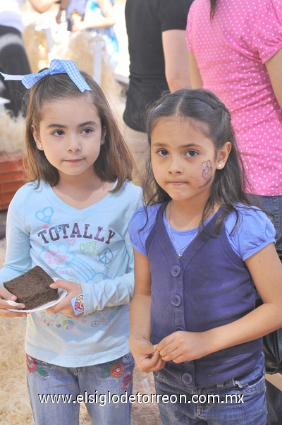 09032011  y Valeria.