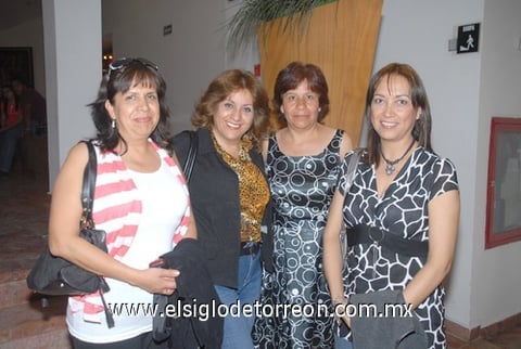 09032011  Bruno, Katy Cázares, Paty Cabrales y Paty Rojas.
