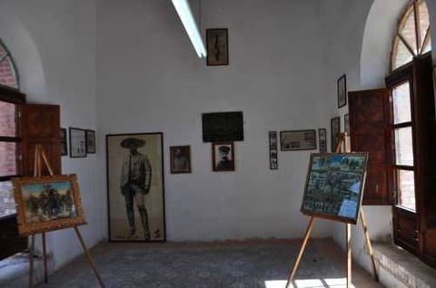 Tuvo varios dueños, como la familia Arriaga y los hermanos Gardé, quienes establecieron su poderío en la comarca.