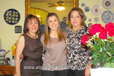 10032011  Le Henaff y Lupita Faudoa junto a Cristelle Le Henaff, en su festejo prenupcial.