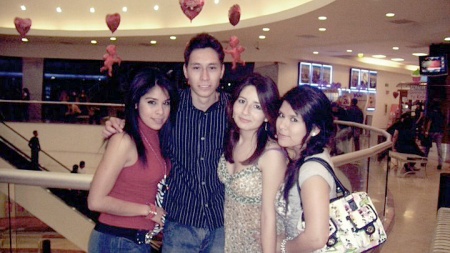 Karina, Ricardo, Jenny y Marce, un día de cine celebrando su amistad.