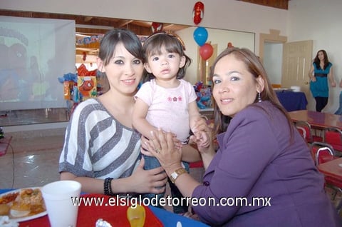 11032011  Mariana y Regina.