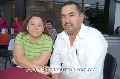 11032011  y José.