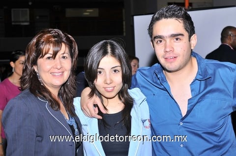 11032011  Garza, Luisa Guerrero y Luis Pámanes.