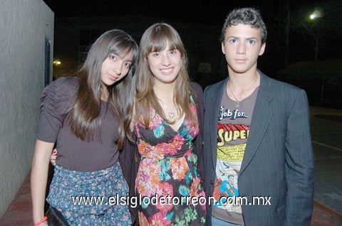 Fernanda, Caren y Diego.