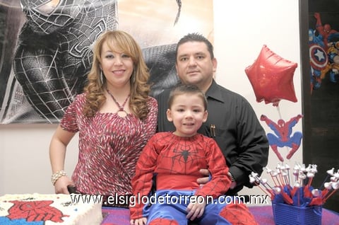 16032011  Soto González cumplió nueve años de edad y en su piñata se contó con la presencia de su abuelito José González Elizondo.