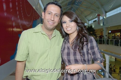 16032011  García Aguilar y Brenda Robledo de García.