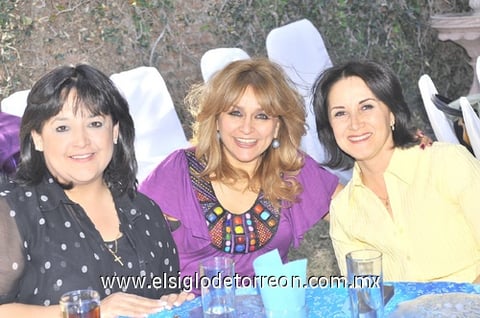 17032011  Alanís, Lucy de Ramos y Ema de Castruita.