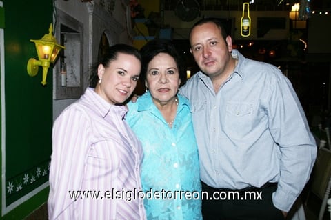 17032011  Murillo celebró su cumpleaños con una reunión organizada por su amiga Elisa.
