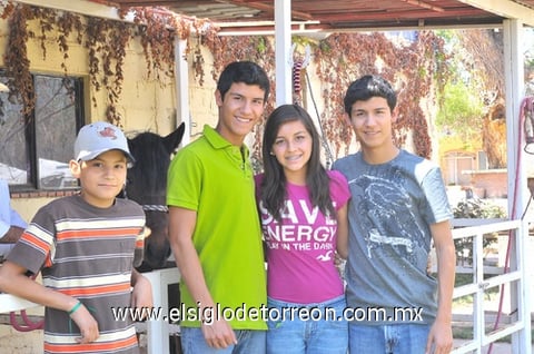 18032011  Zamonsett, Valeria de León, Rosana López y Jéssica Garza.