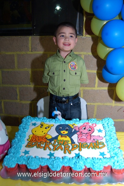 20032011  Ramírez Díaz recibió alegre fiesta de cumpleaños.