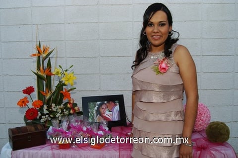 20032011  Reyes Mendoza en su festejo prenupcial.