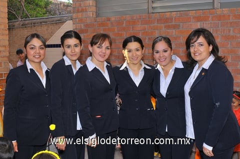 22032011 Castro, Isabel Ceniceros, Paola Ramírez, Cecy Ávalos, Denisse Martínez y Adriana Ramírez.