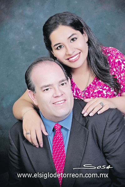 22032011 Lic. Laura Angélica Dovalina Díaz y Lic. Enrique Riquelme Díaz efectuaron su presentación religiosa el pasado 12 de marzo de 2011 en la parroquia de Nuestra Señora de San Juan de los Lagos. Ellos son hijos de los señores Lic. José Luis Dovalina Romero y Profra. Cruz Angélica Díaz Arreola; Lic. Enrique Riquelme Vidaurri (f) y María Teresa Díaz Araluce.- R. Sosa