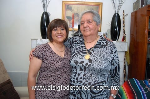 22032011 Álvarez organizó una fiesta de cumpleaños a su mamá Bertha Irene Álvarez.