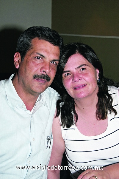 29032011  Cruz y Mercedes Cobarrubias.