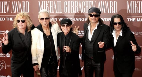 The Scorpions fue la banda más aplaudida por su interpretación de 'Wind of Change', el tema que marcó la caida del bloque comunista europeo entre las décadas de 1980 y 1990.
