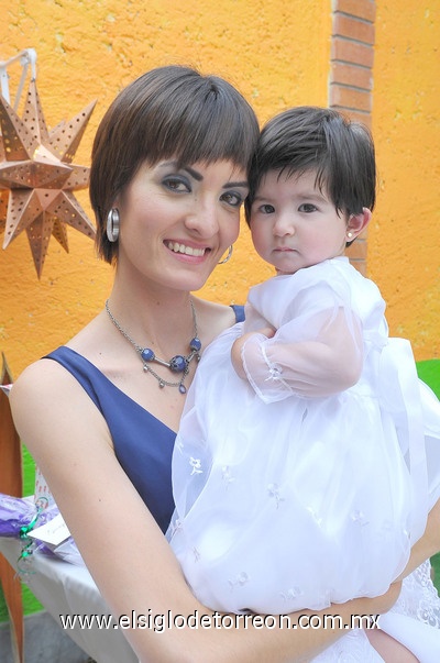 31032011 Sánchez de Rivera junto a su pequeña María Regina Rivera Sánchez quien cumplió su primer año de edad.