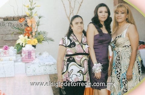 31032011 Zamarripa Aguayo acompañada de su mamá Sra. Rosa Aguayo Hernández y Sra. María del Carmen Hernández Ávila su futura suegra quien fungió como organizadora del festejo prenupcial.