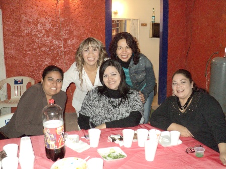 DE fiesta entre amigas.