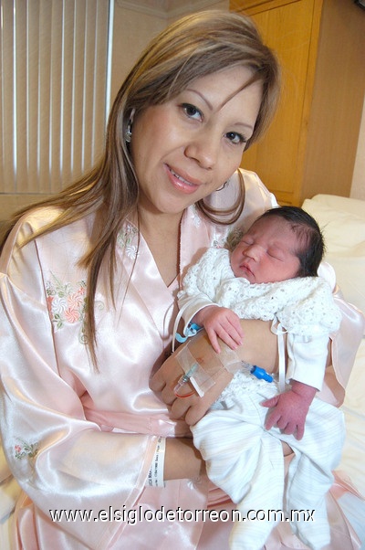 03042011 García y su bebé Iker Miguel López García.